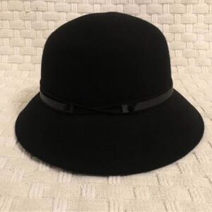 Nine West Black 100% Wool Cloche Hat with Patent Trim. Adjustable, NWT.